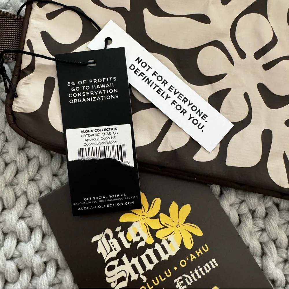 Aloha Collection• Super Special Limited Edition APPLIQUÉ DOPP KIT Coconut - Picture 10 of 11